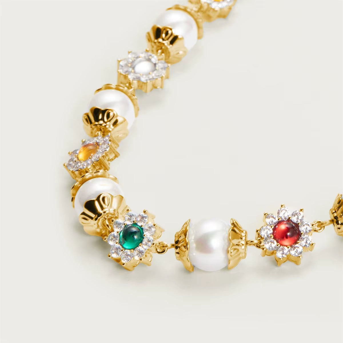 New INS Hot Selling Pearl Flower Set with Diamonds, Colorful Gemstones, Niche Fashion, Versatile Gold-Plated Necklace